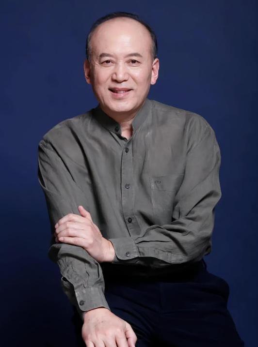 1号配资 郭达追妻靠幽默，吴芳默默助他成名，20年春晚传奇怎么来？