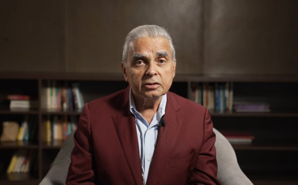 宝龙配资 新加坡学者马凯硕：全球治理倡议顺应时代 正是当今世界所需